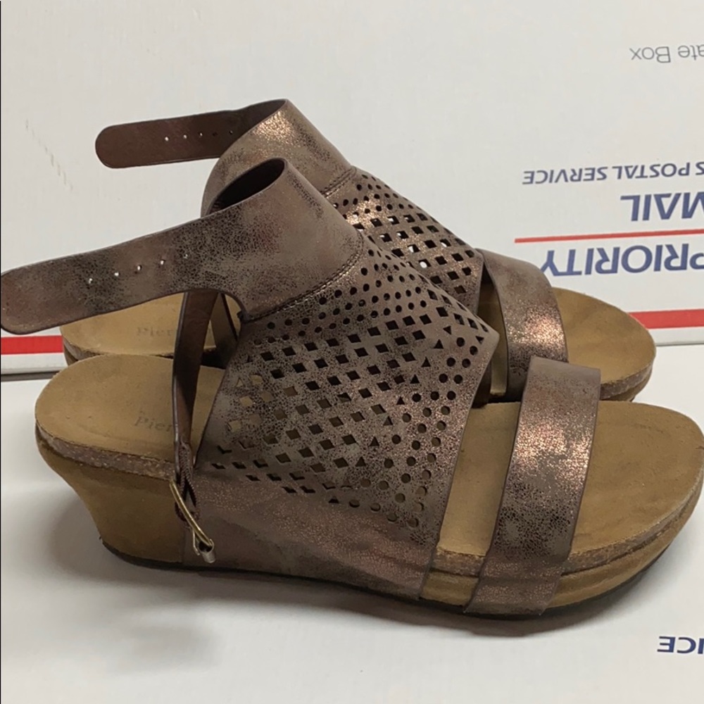 Pierre Dumas Wedges
